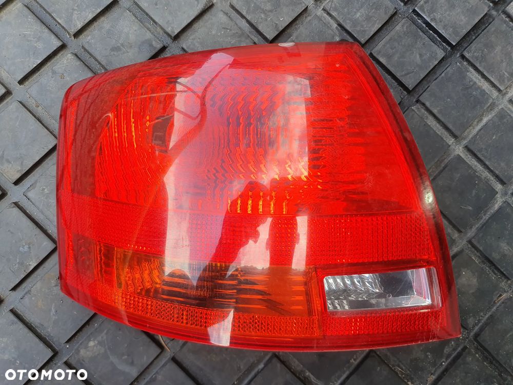 AUDI A4 B7 KOMBI LAMPA LEWA TYŁ W BŁOTNIK 8E9945095E  EUROPA - 1