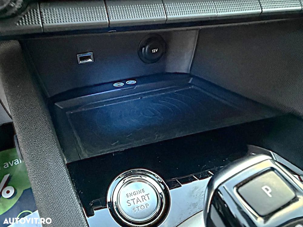 Peugeot 3008 1.2 PureTech Turbo S&S EAT8 Allure - 26