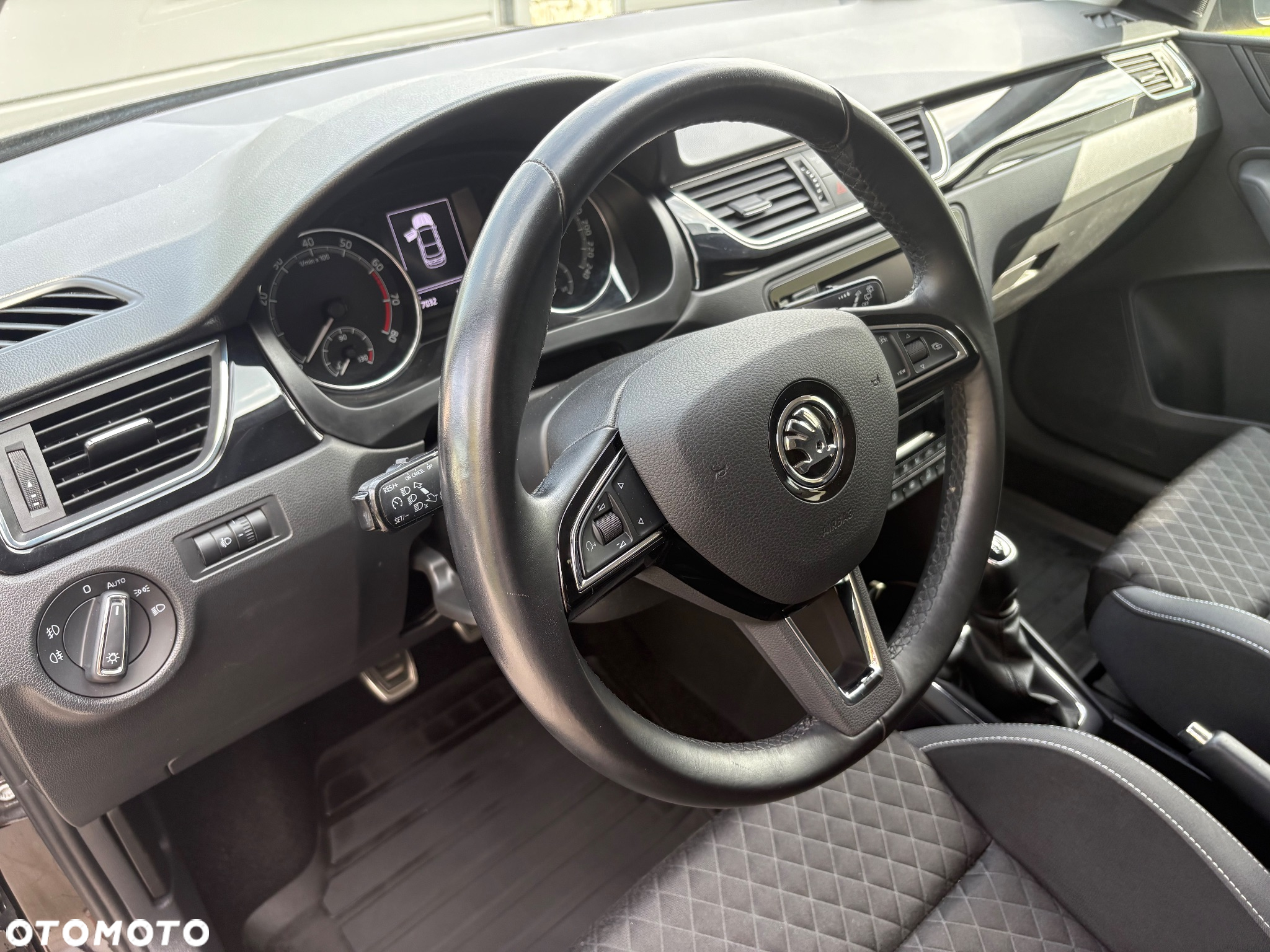 Skoda RAPID 1.0 TSI Style - 24