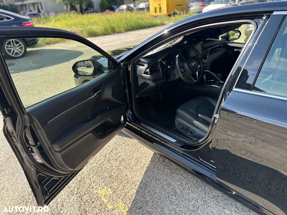 Toyota Camry Luxury - 14