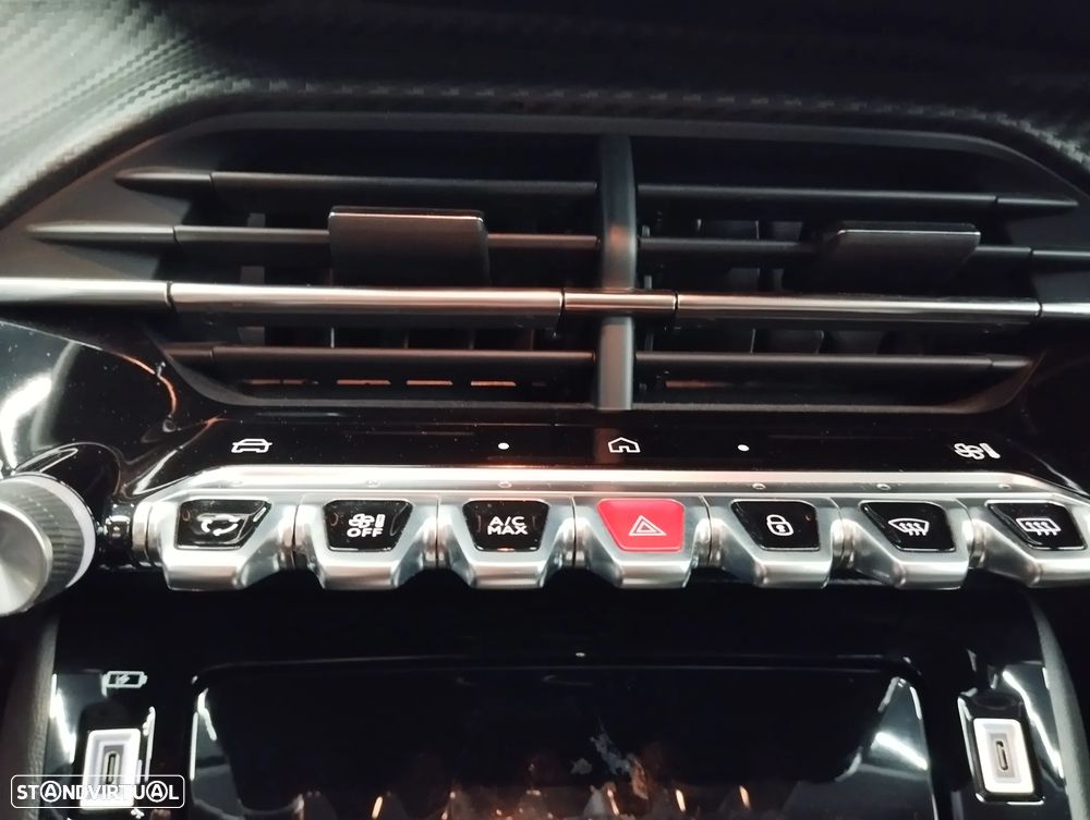 Peugeot 208 1.2 Hybrid Allure e-DCS6 - 32