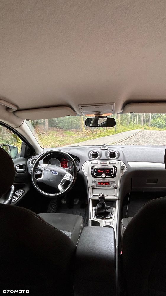 Ford Mondeo 2.0 Ambiente - 9