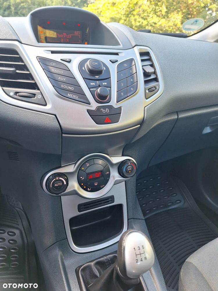 Ford Fiesta 1.25 Celebration - 31
