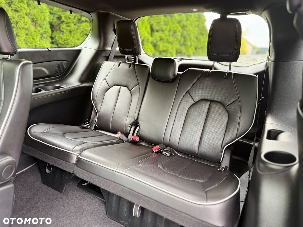 Chrysler Pacifica - 31