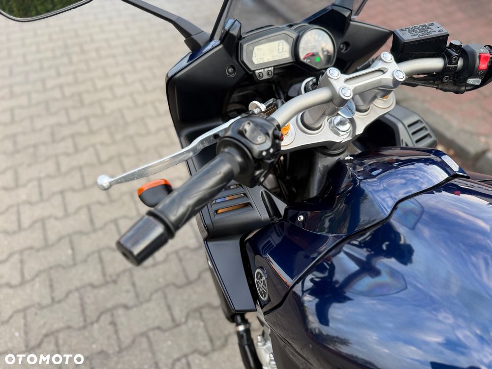 Yamaha FZS - 24