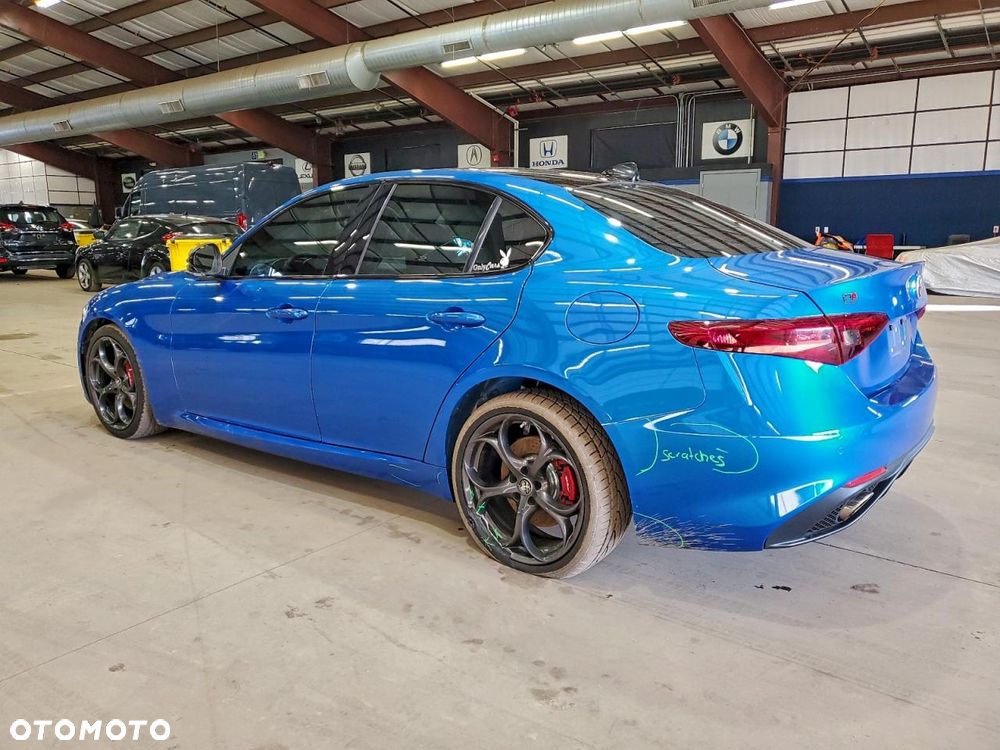 Alfa Romeo Giulia 2.0 Turbo 16V AT8-Q4 Ti - 4