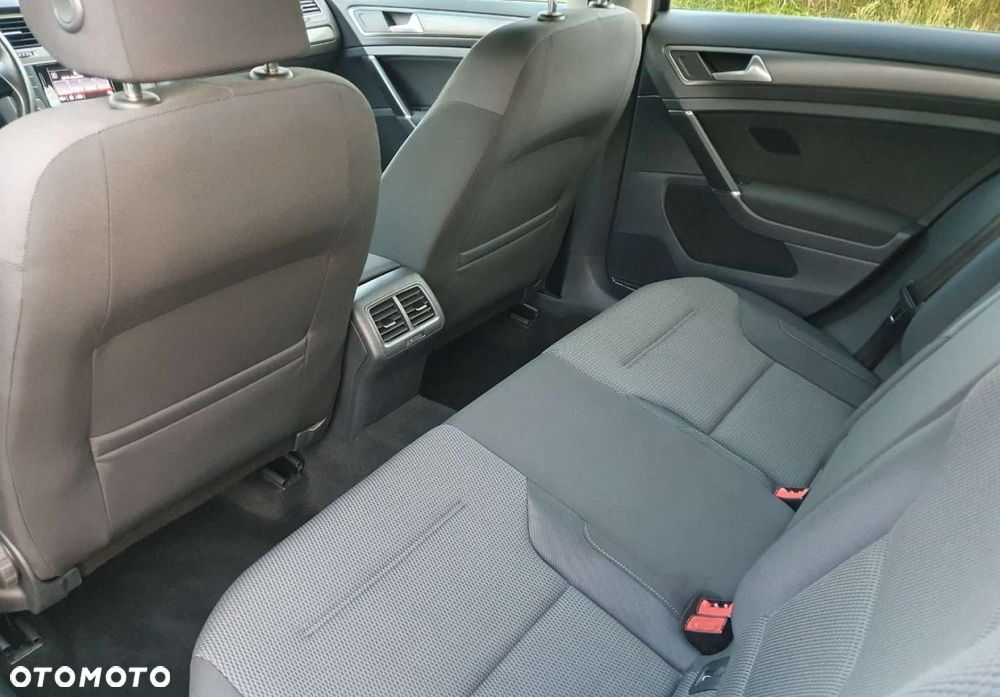 Volkswagen Golf - 10