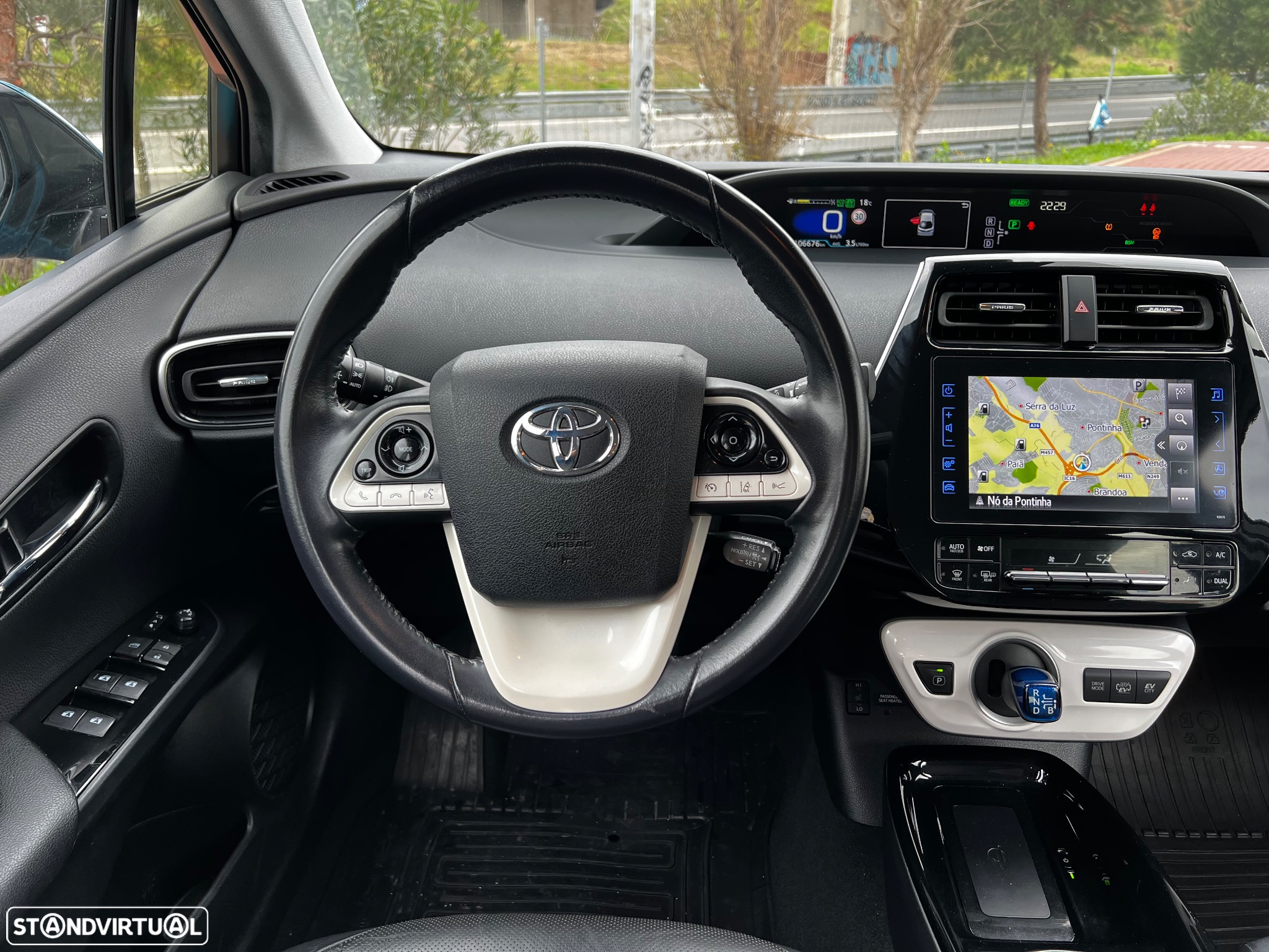 Toyota Prius 1.8 Plug-In Luxury Pele - 37