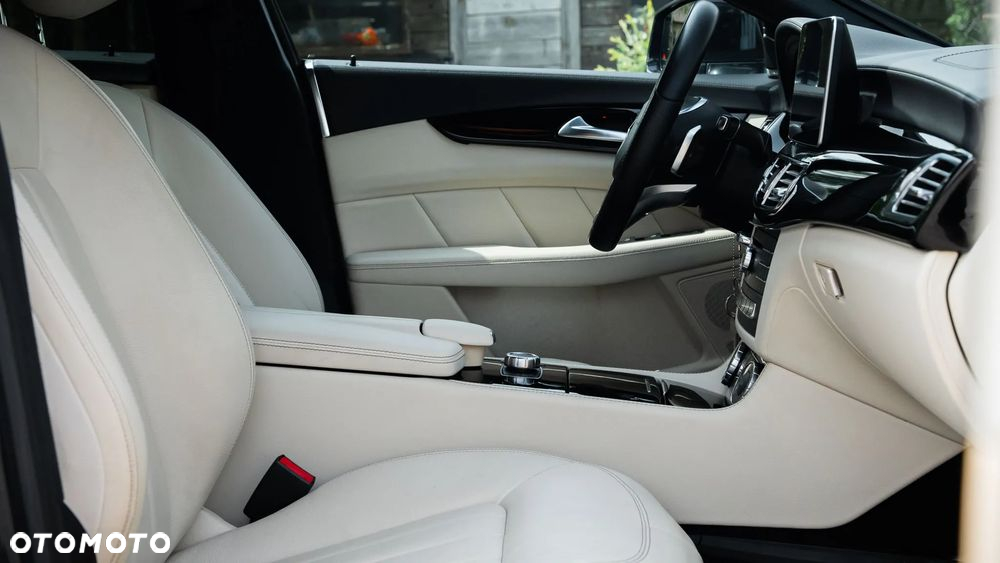 Mercedes-Benz CLS - 16