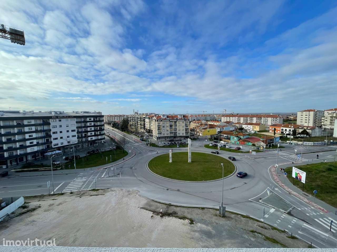 Arrenda-se maravilhoso apartamento T2 novo, com vista sobre a cidade a - Grande imagem: 2/14