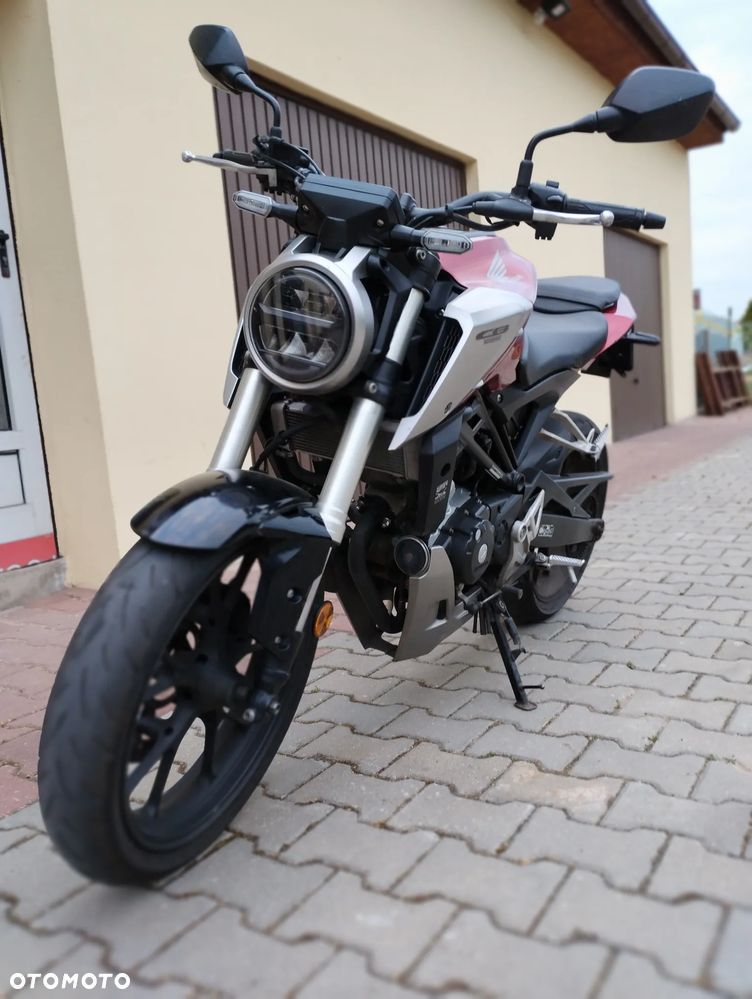 Honda CB - 1