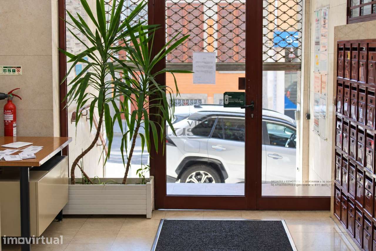 Escritório com vista de mar para arrendar no centro de Gaia  325 €/mês - Grande imagem: 5/18