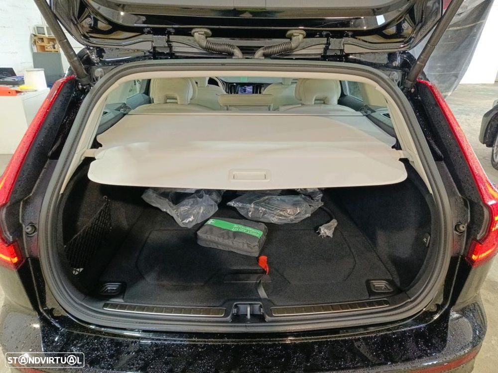 Volvo V60 2.0 T8 AWD TE Core - 11