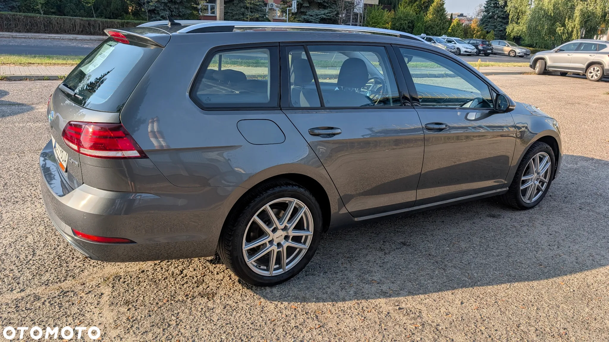 Volkswagen Golf 2.0 BlueTDI DSG Comfortline - 3
