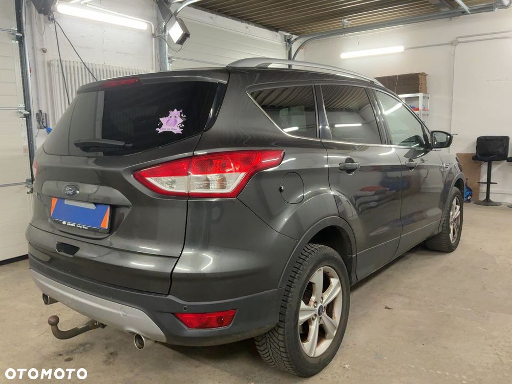 Ford Kuga 2.0 TDCi 2x4 Titanium - 5