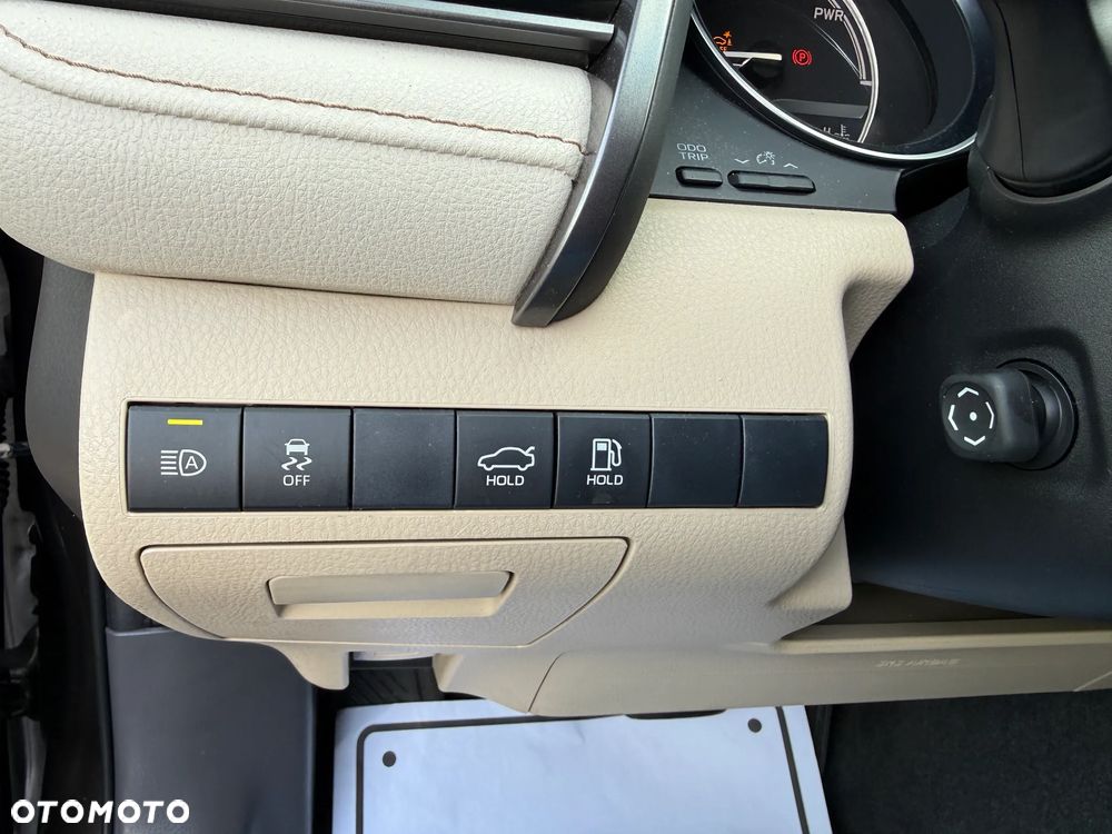 Toyota Camry 2.5 Hybrid Executive CVT - 12