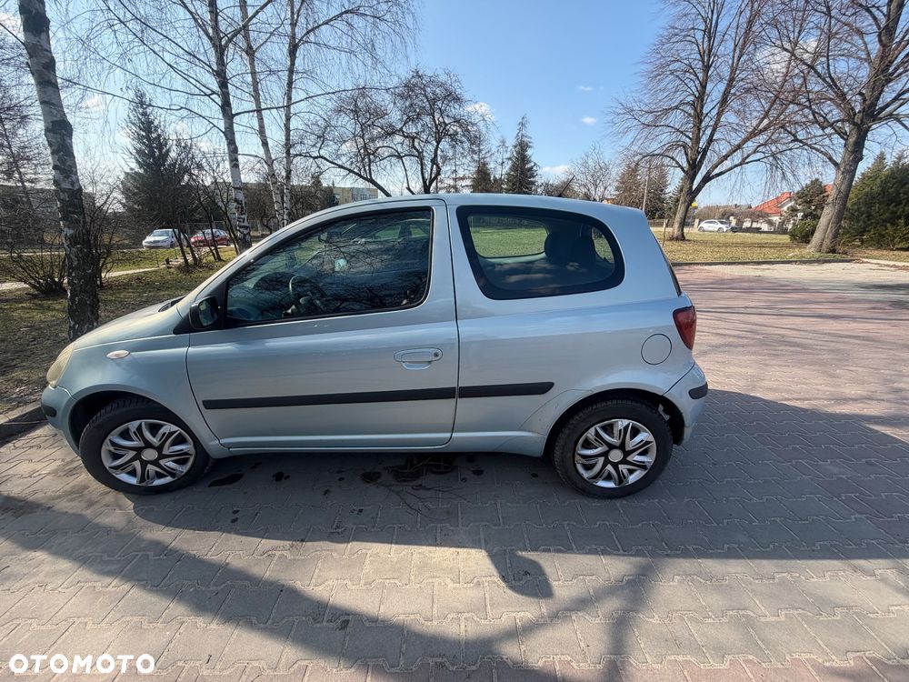 Toyota Yaris 1.0 Base - 1