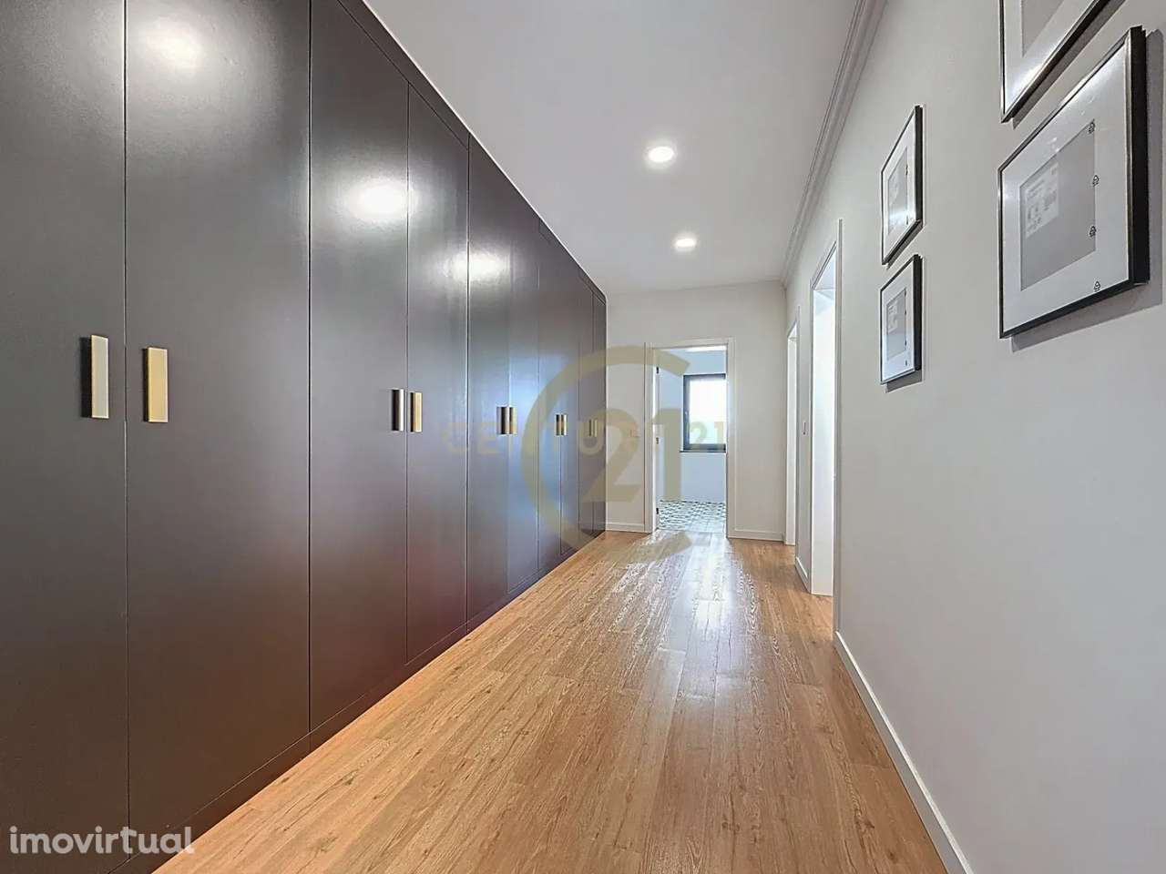 Apresentamos esta distinta moradia T3 de arquitetura moderna - Grande imagem: 5/27