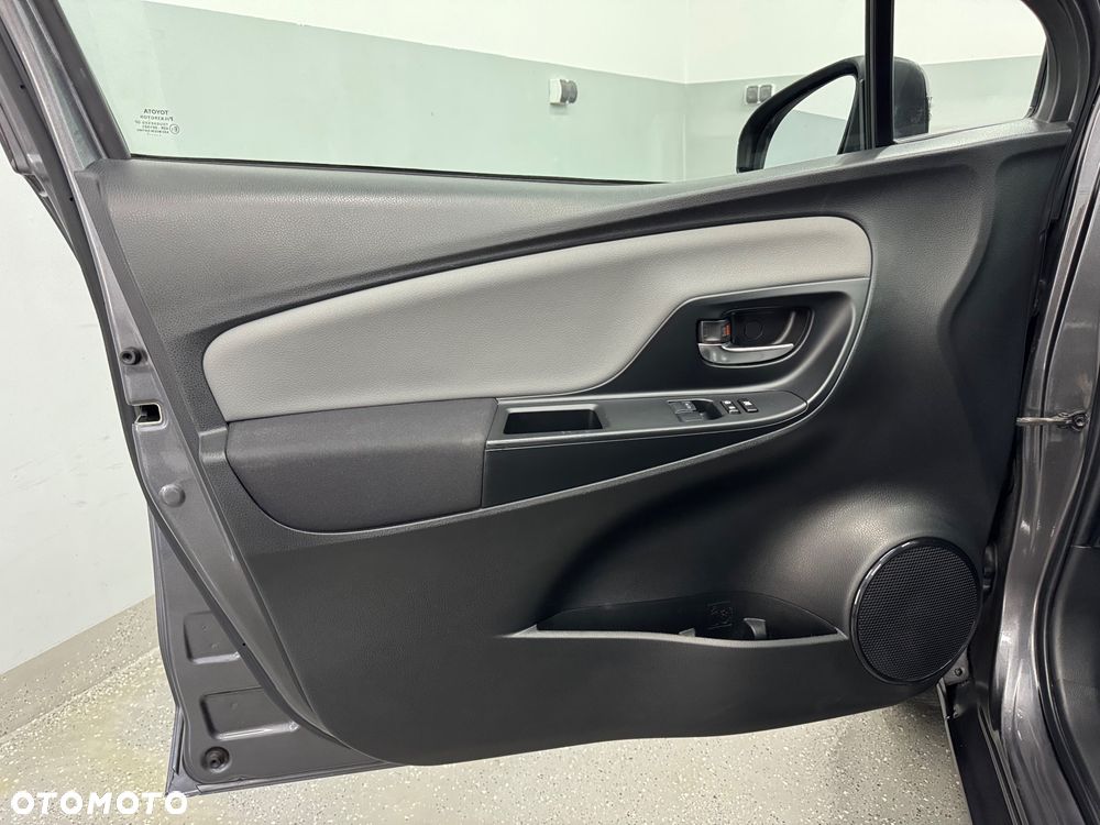 Toyota Yaris Hybrid 100 Business Edition - 20
