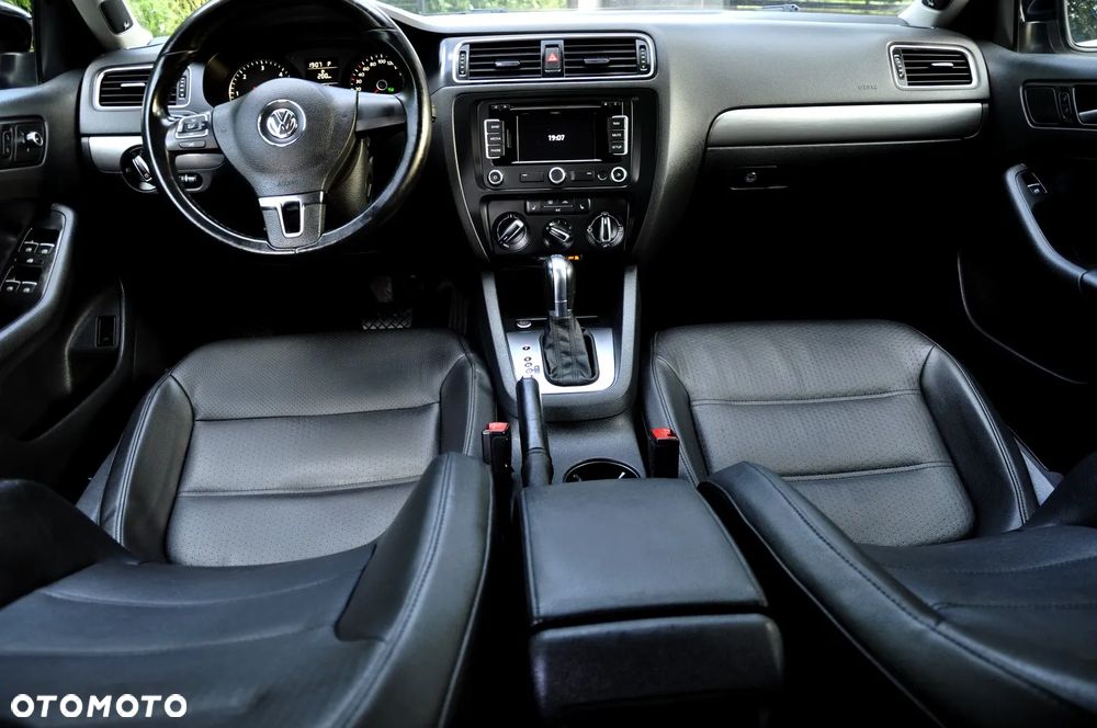 Volkswagen Jetta 2.0 TDI DSG Highline - 37