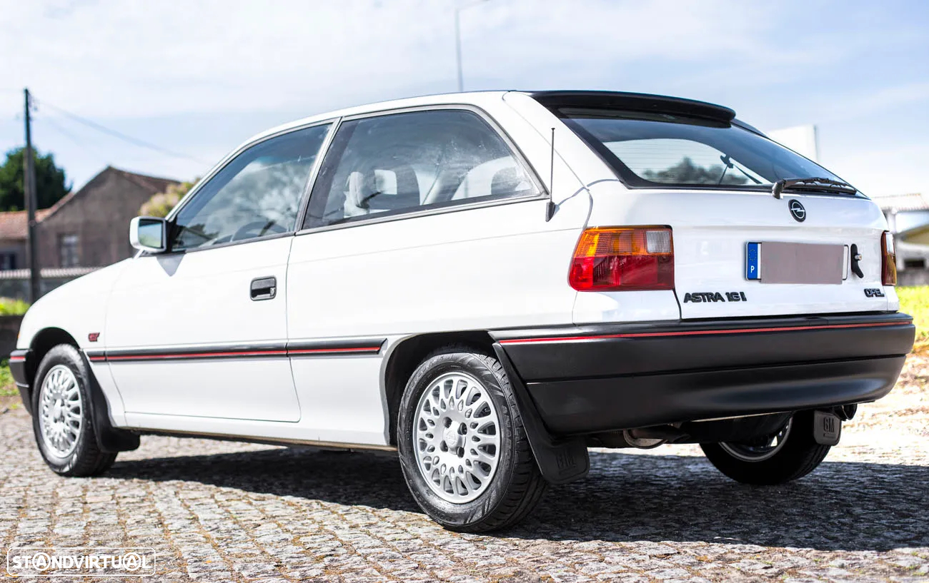 Opel Astra 1.6i GT - 13
