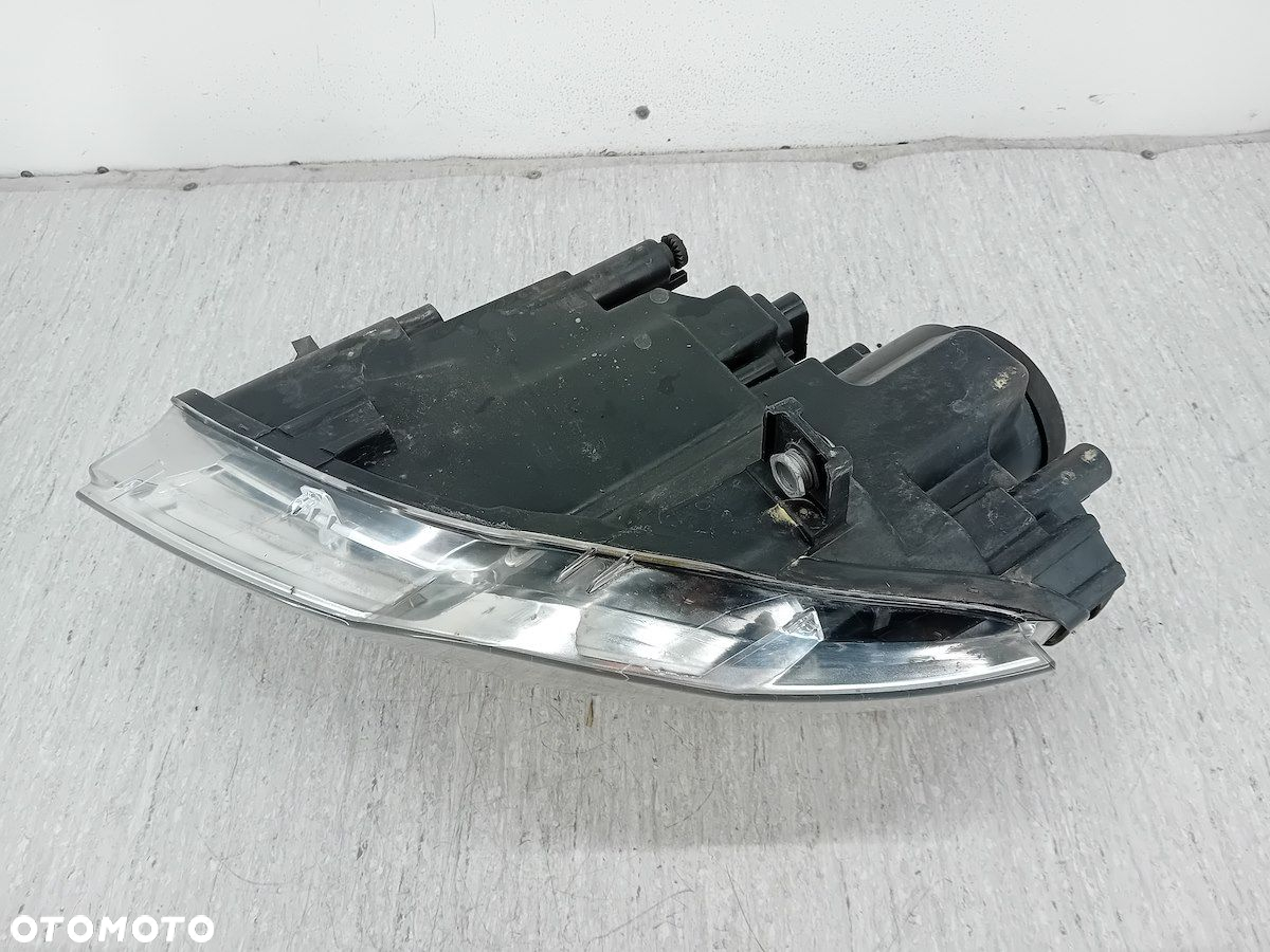 LAMPA PRZÓD PRAWA VW PASSAT B6 - 3