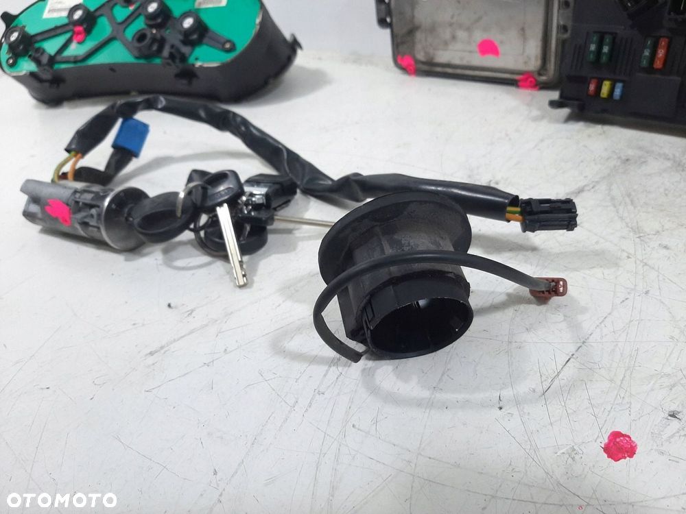 PEUGEOT 206 VAN LIFT 1.4HDI 04R STEROWNIK SILNIKA ZESTAW BOSCH 0281011783 - 16