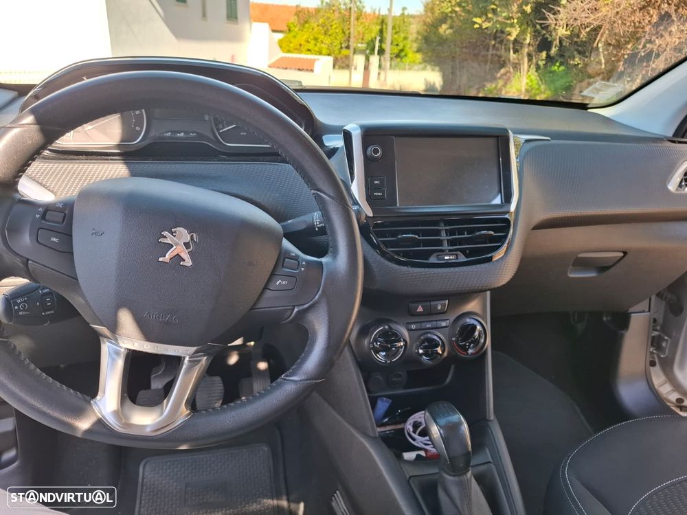 Peugeot 208 1.6 BlueHDi Style - 1