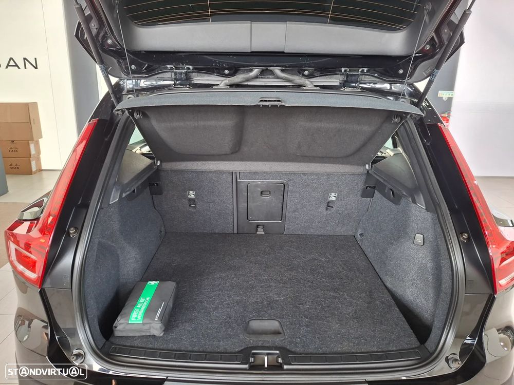 Volvo XC 40 1.5 T3 Momentum Geartronic - 10