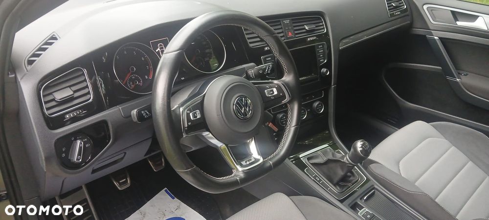 Volkswagen Golf - 20