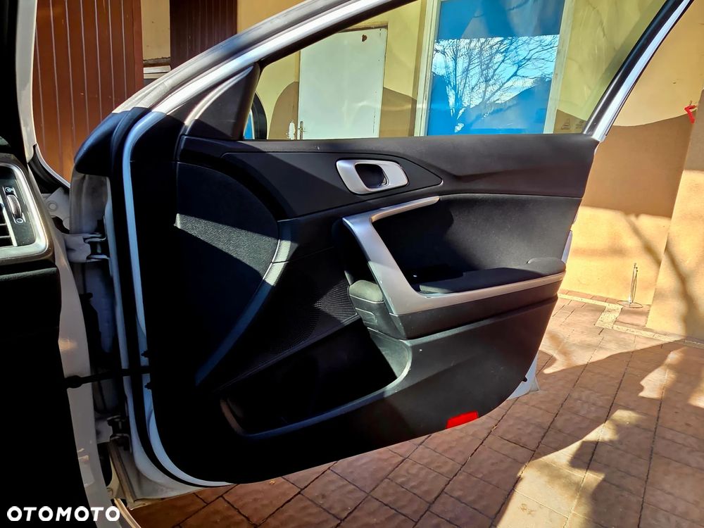 Kia Ceed 1.6 CRDi SCR M - 21