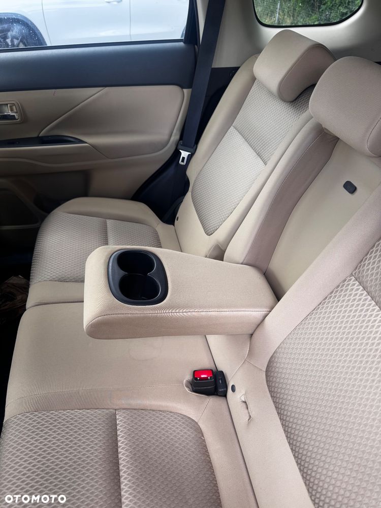 Mitsubishi Outlander 2.0 Intense 4WD CVT - 16