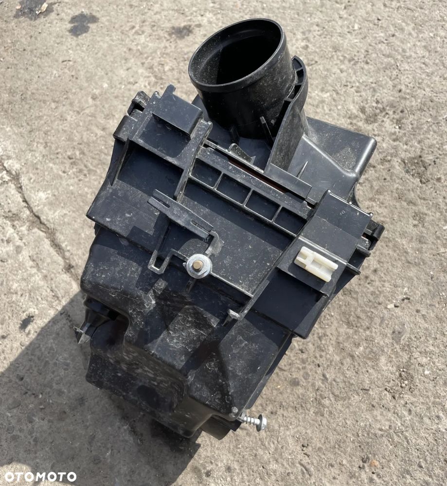 Obudowa filtra powietrza Ford GN15-9600-CF OE - 3