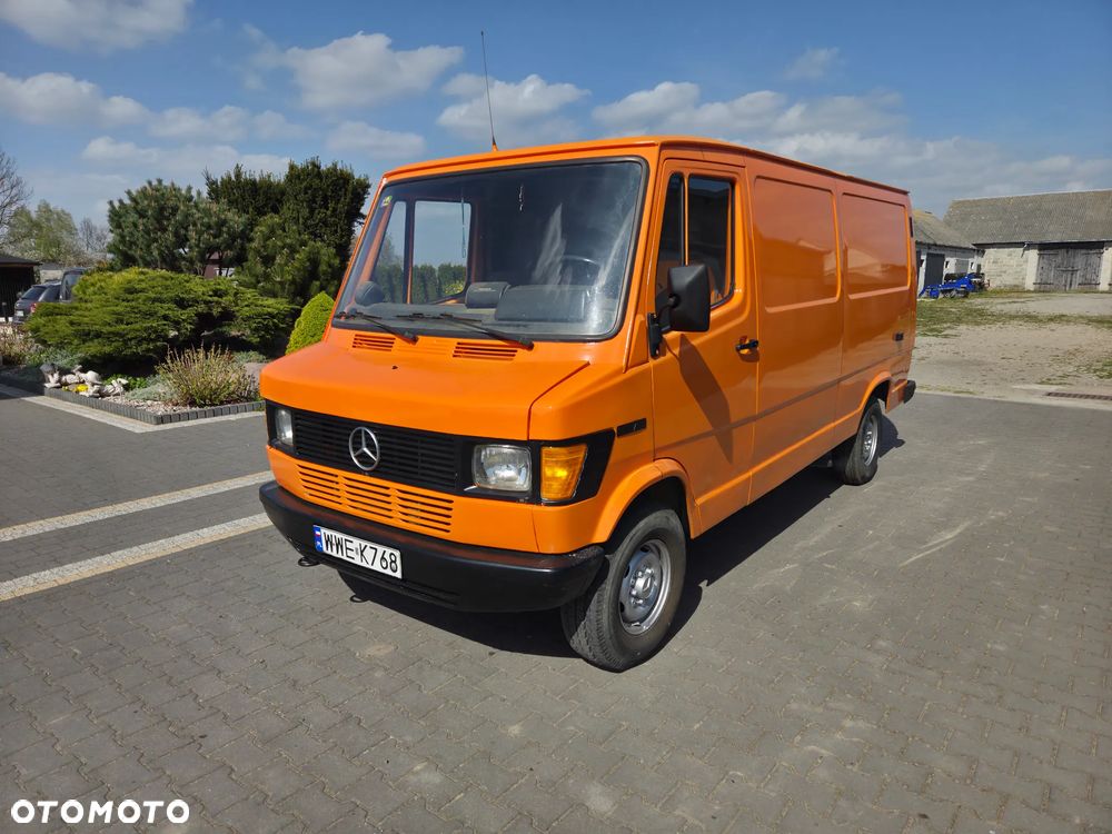 Mercedes-Benz 307D - 1