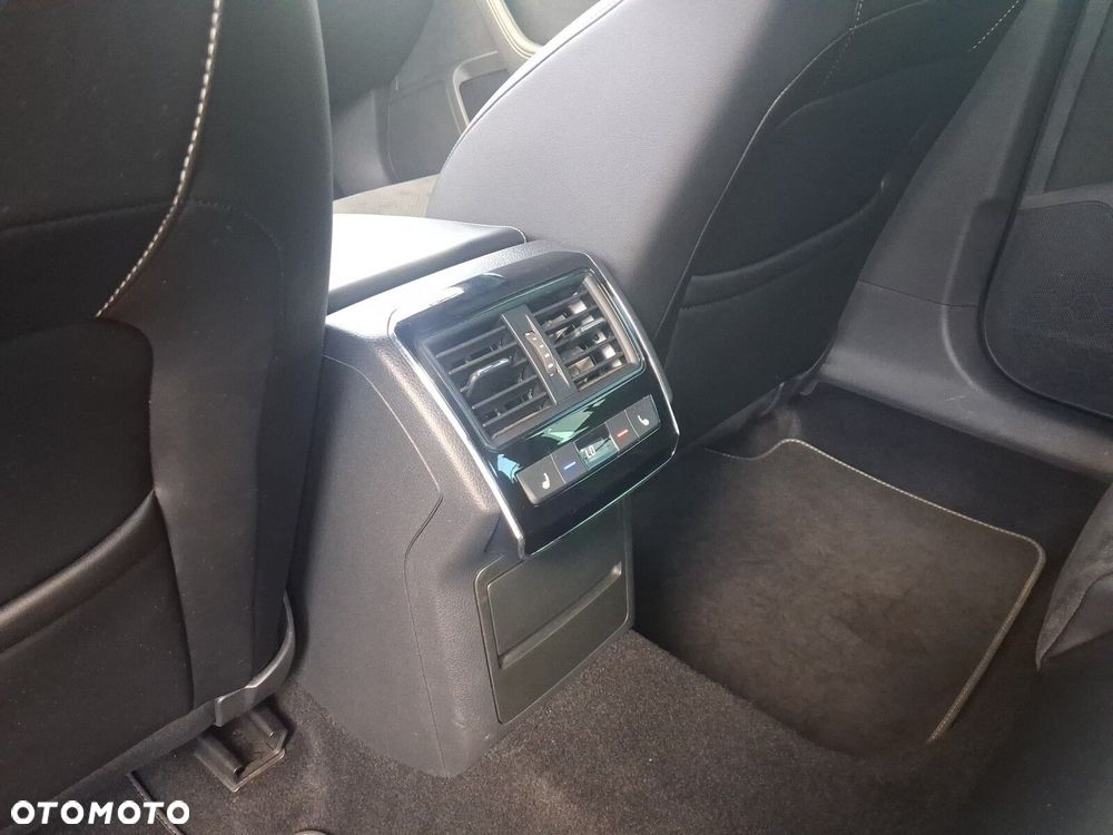 Skoda Superb 2.0 TDI SCR Sportline DSG - 17
