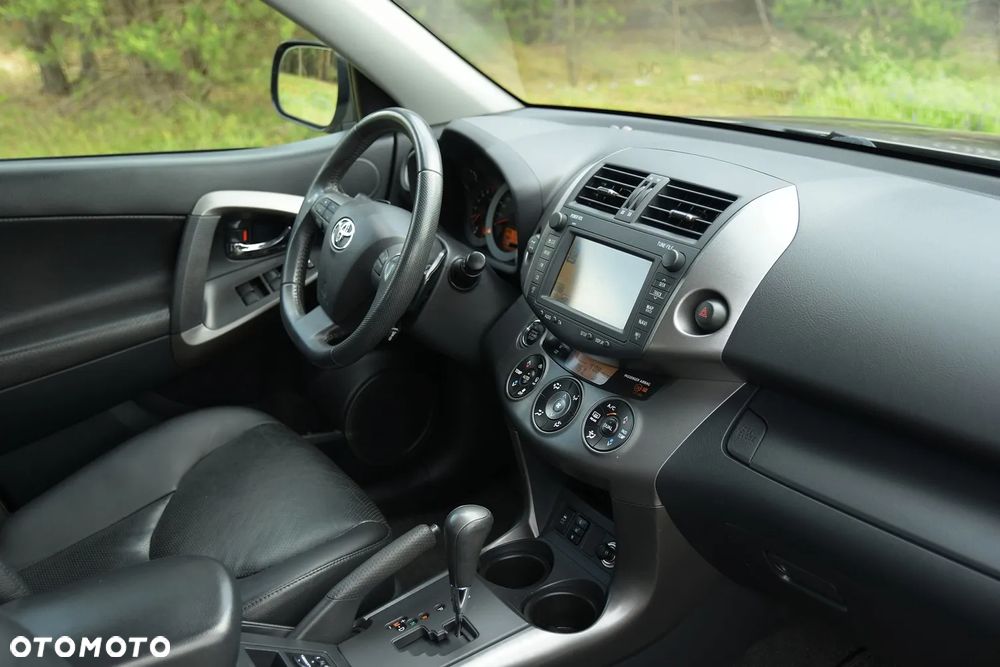 Toyota RAV4 - 16