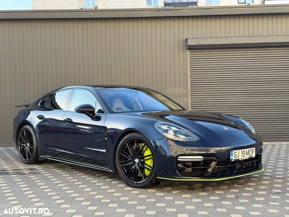 Porsche Panamera Turbo Sport Turismo - 1
