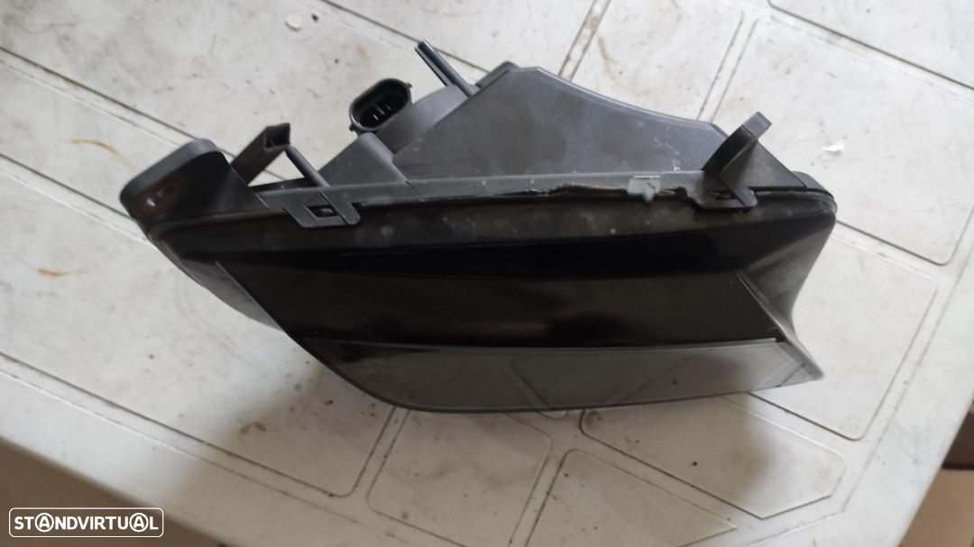 farol nevoeiro esquerdo Audi A4 8k facelift - 2