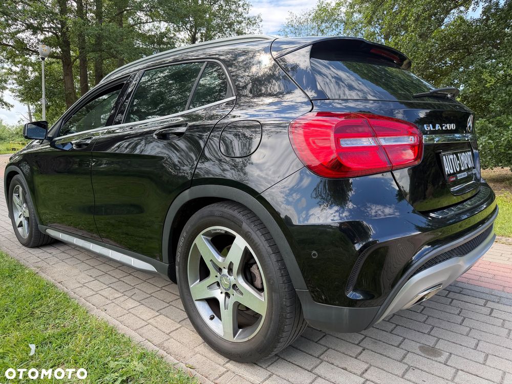 Mercedes-Benz GLA 200 AMG Line - 3