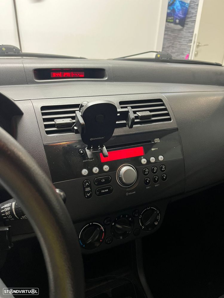 Suzuki Swift 1.3 16V GLX - 6