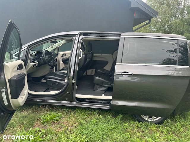 Chrysler Pacifica - 5
