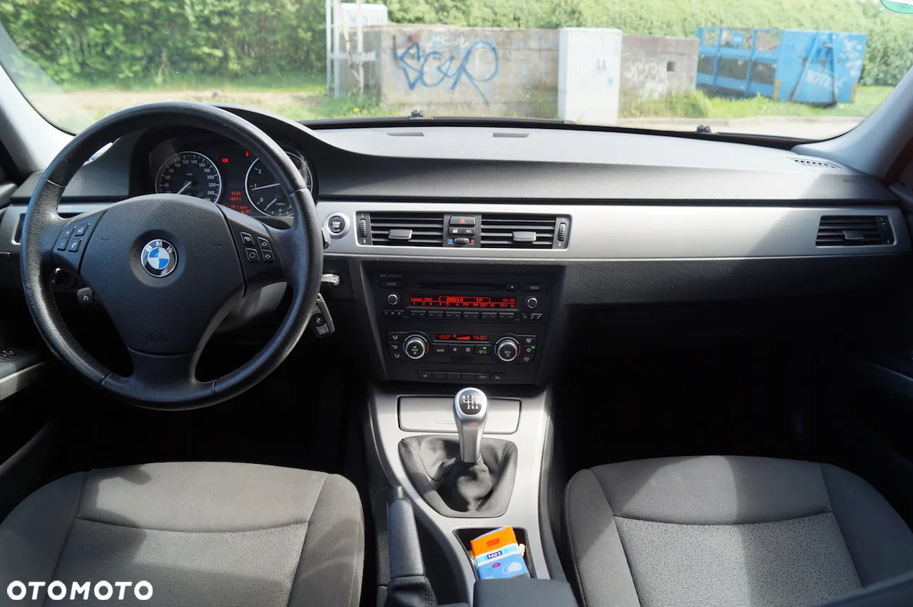 BMW Seria 3 318i Touring Edition Exclusive - 6