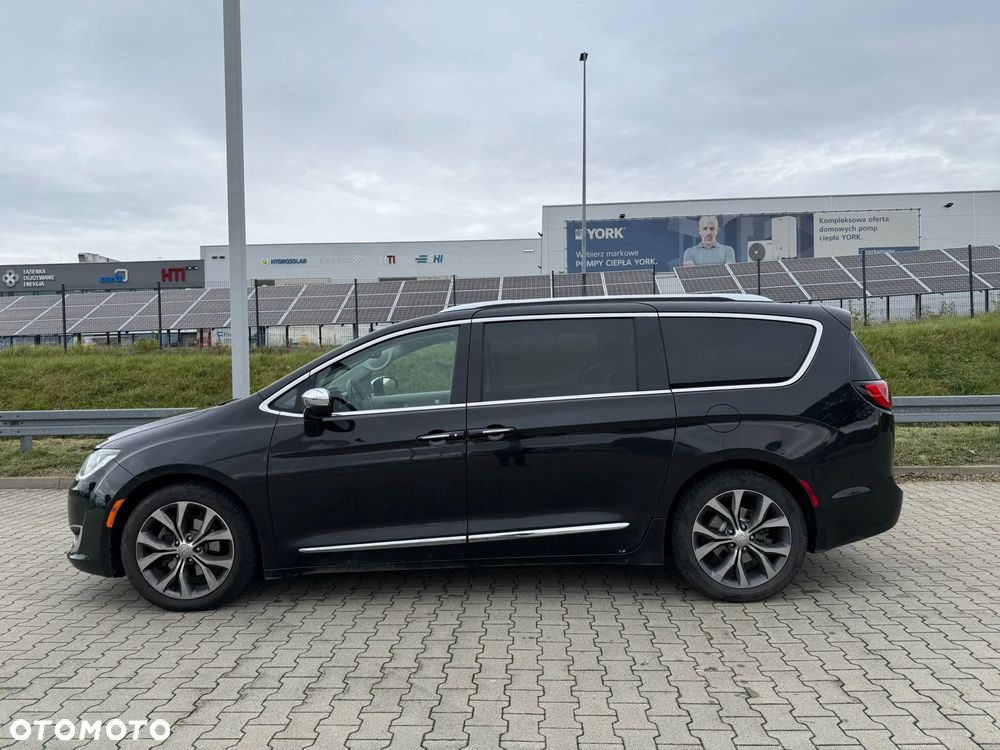 Chrysler Pacifica - 21