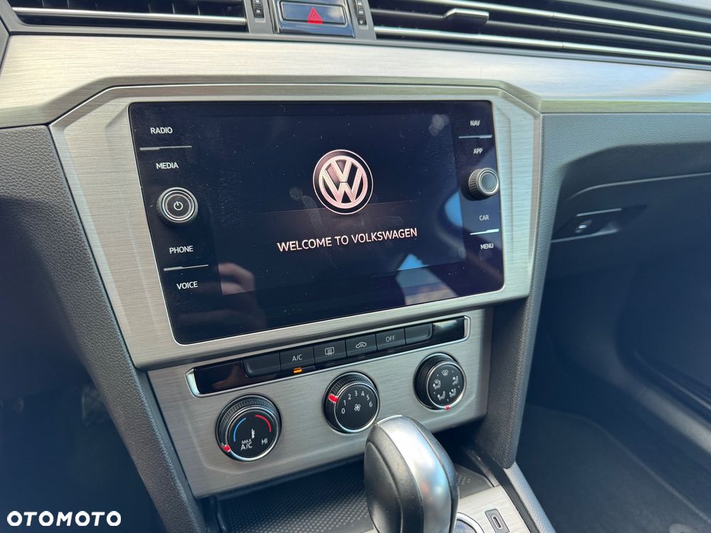 Volkswagen Passat 1.6 TDI SCR DSG Conceptline - 26