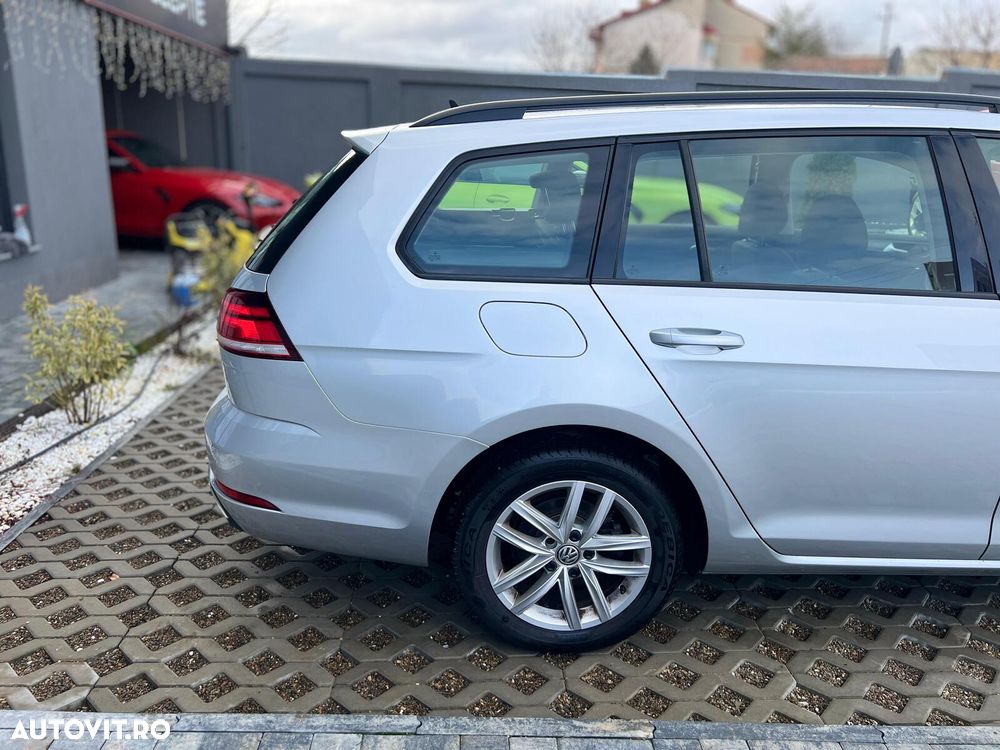 Volkswagen Golf - 6