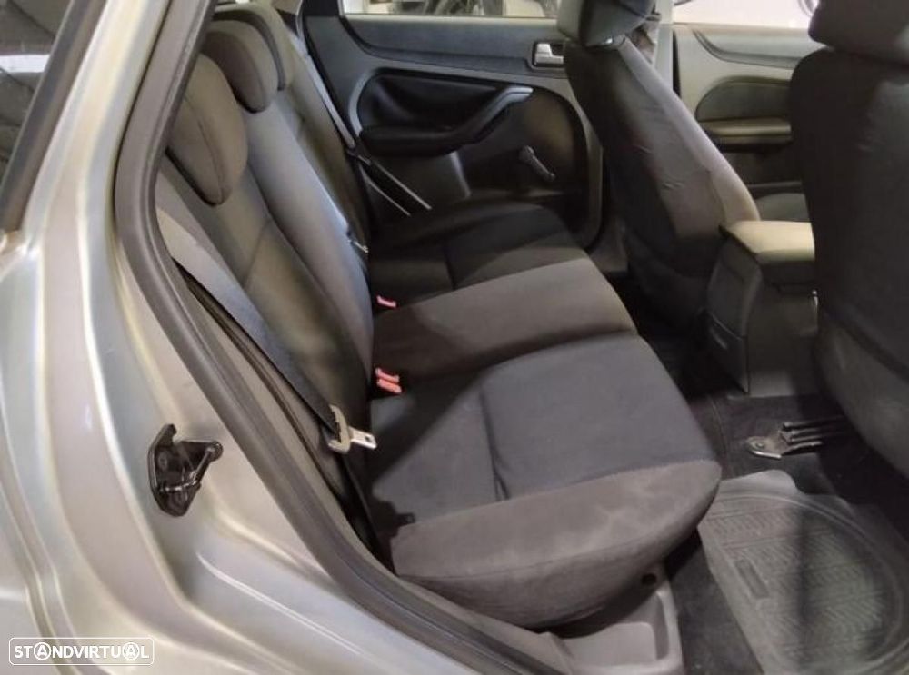 Ford Focus — photo 3