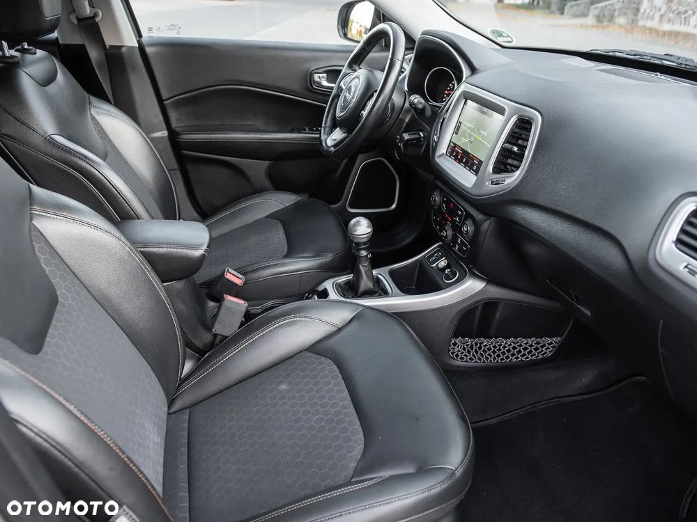 Jeep Compass 1.4 MultiAir Longitude - 32