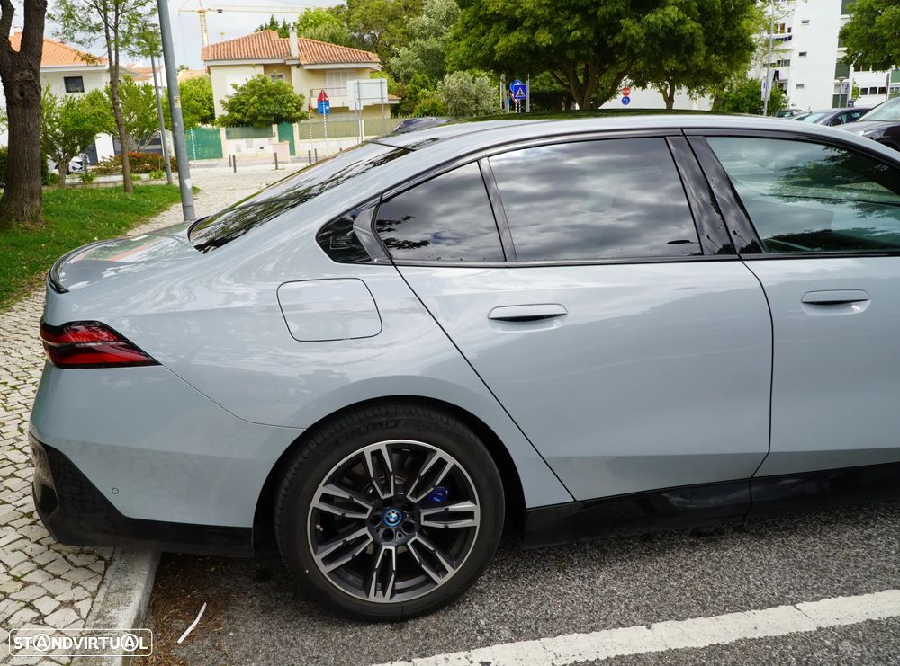 BMW i5 - 13