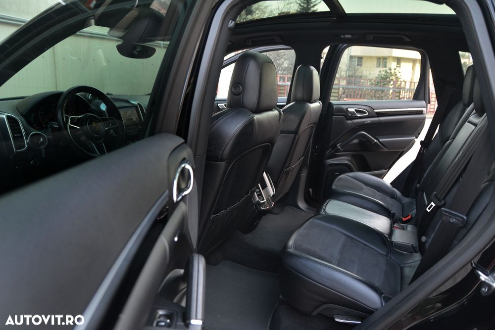 Porsche Cayenne Platinum Edition - 16