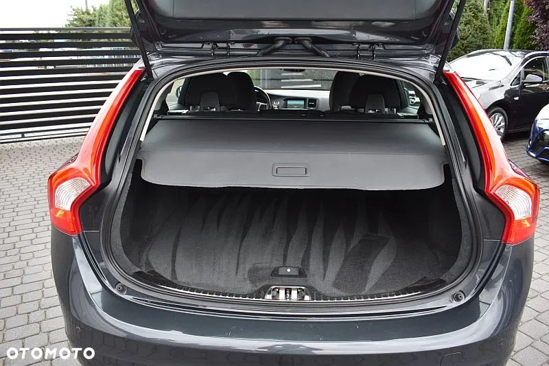 Volvo V60 D4 Momentum - 24